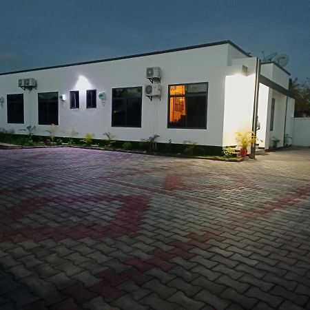 Chibuba Airport Accommodation Дар ес Саалам Екстериор снимка