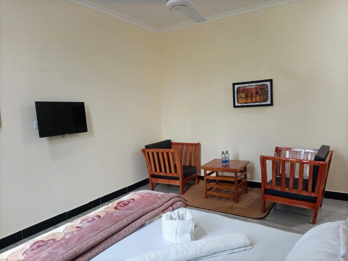 Chibuba Airport Accommodation Дар ес Саалам Екстериор снимка