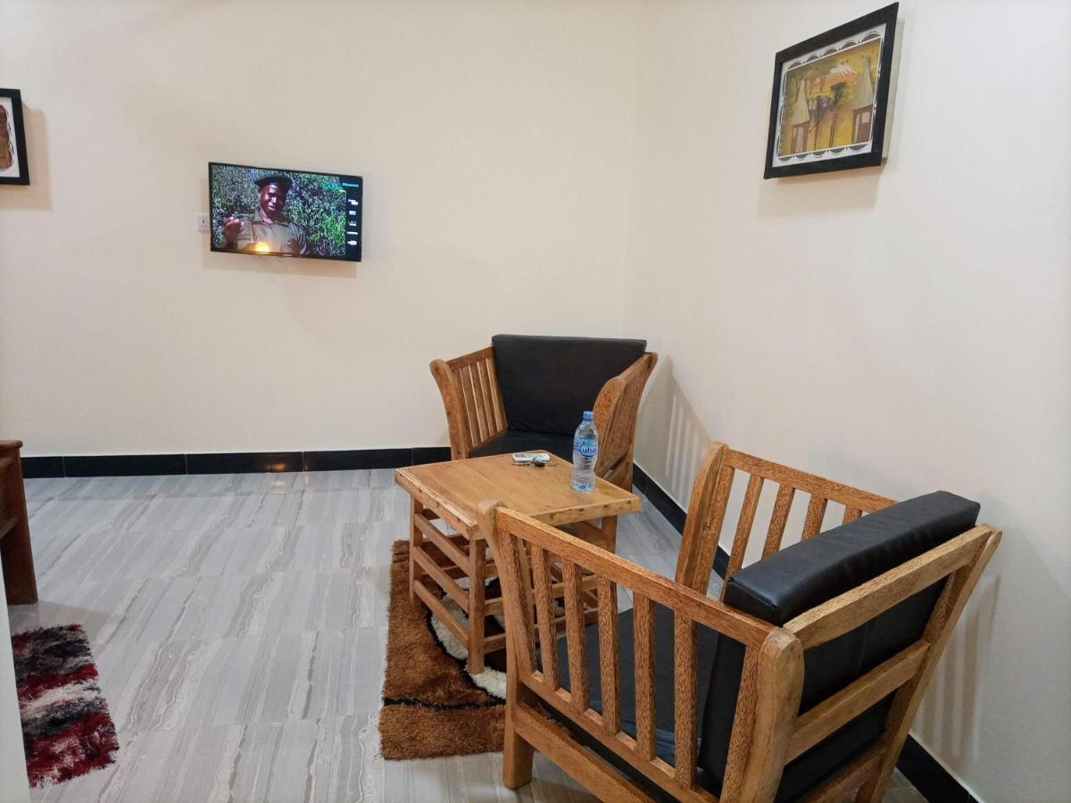 Chibuba Airport Accommodation Дар ес Саалам Екстериор снимка
