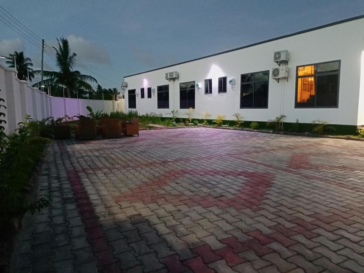 Chibuba Airport Accommodation Дар ес Саалам Екстериор снимка