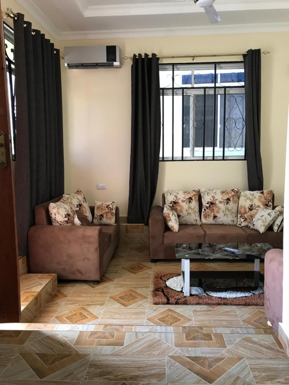 Chibuba Airport Accommodation Дар ес Саалам Екстериор снимка