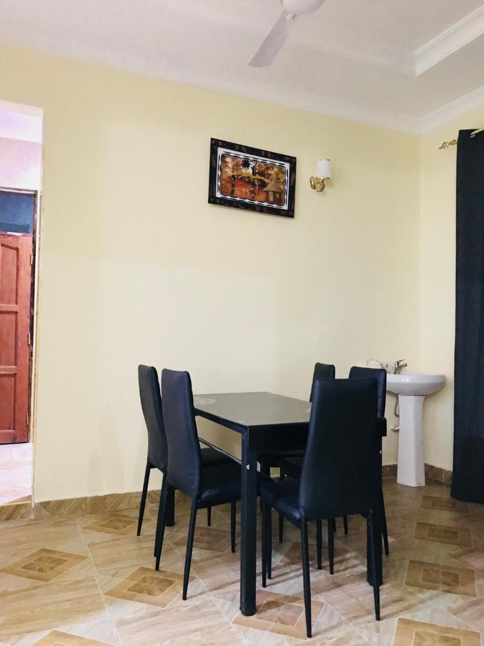 Chibuba Airport Accommodation Дар ес Саалам Екстериор снимка